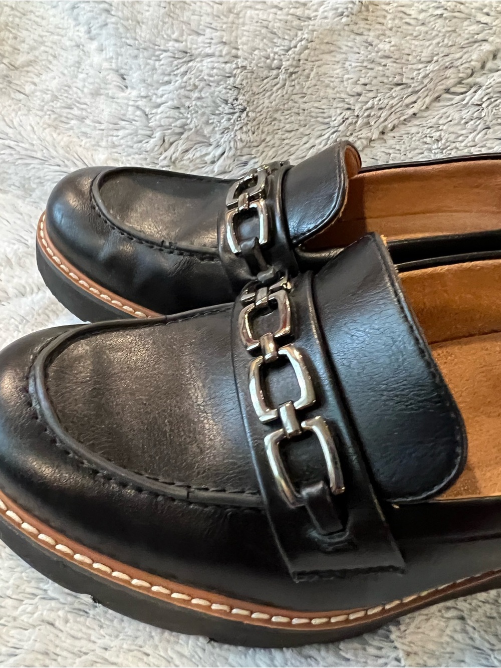 Naturalizer Black Leather Chain-Accent Loafers - Picture 5 of 12
